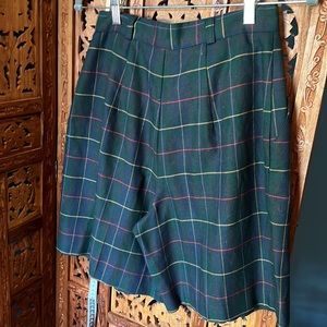 Vintage Toby plaid high waist shorts.